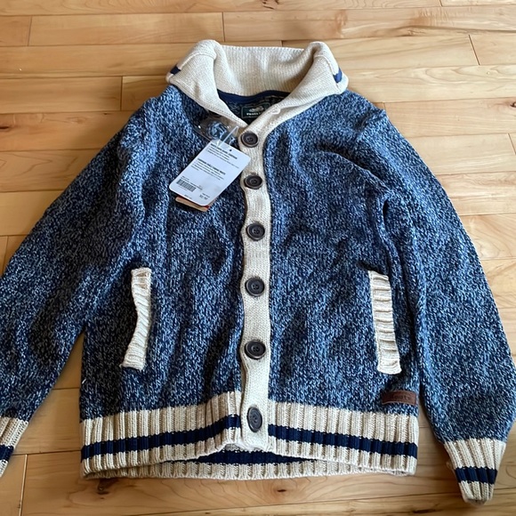 Roots Other - BNWT Roots Cabin Sweater kids size Medium